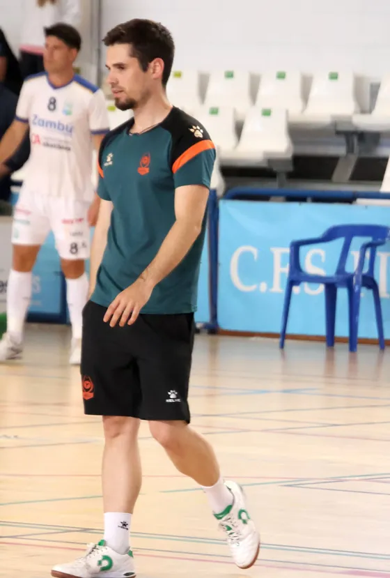 Gonzalo en la pista antes de un partido
